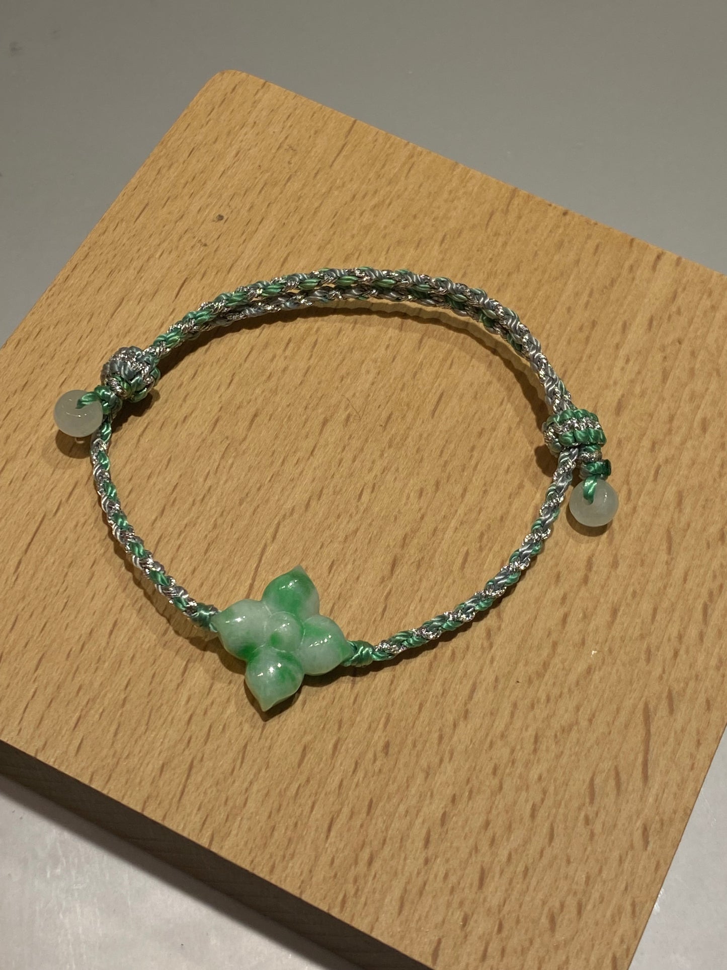 🍀天然緬甸翡翠白底青金絲種四葉草*溢翠手繩系列🍀 J248201800TW(荃灣店)