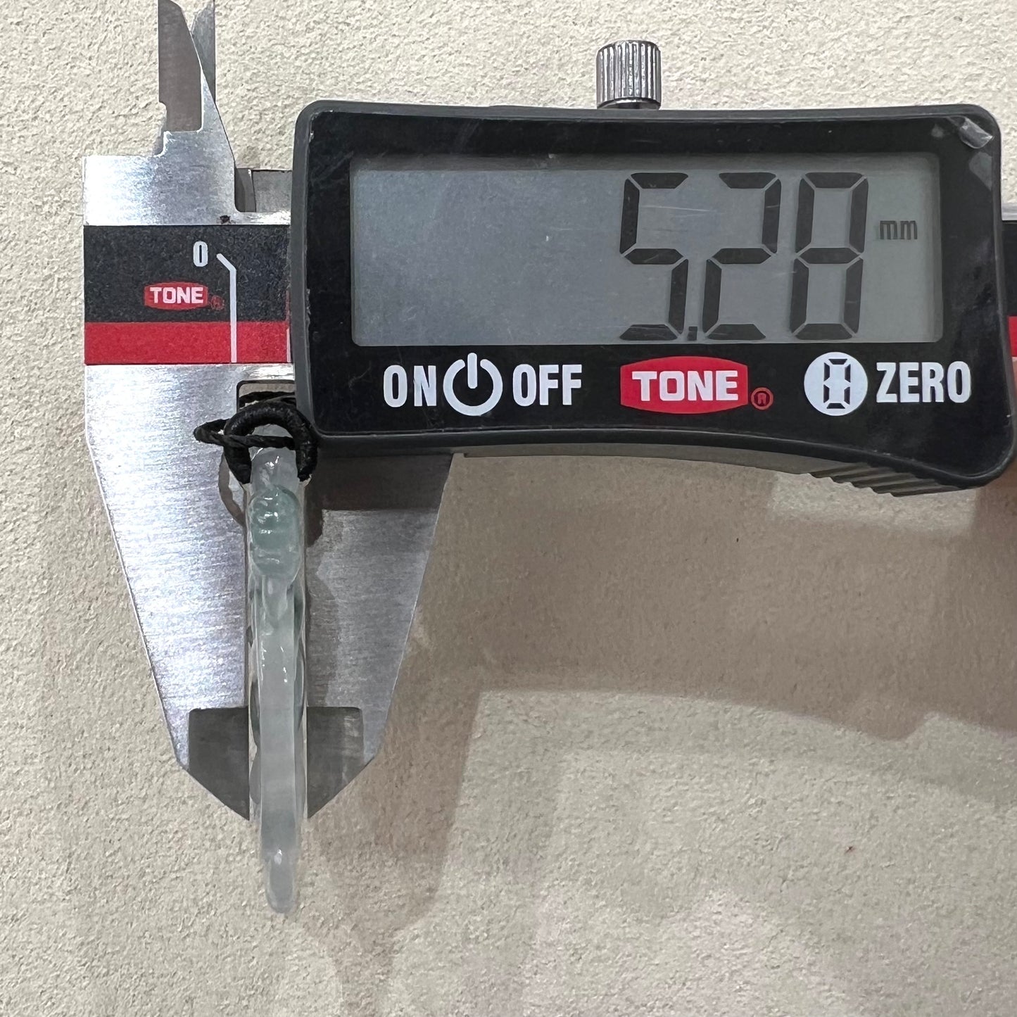 259132019✨天然緬甸翡翠 · 飄花玉童龍✨
龍首草龍爭珠 · 家族傳承