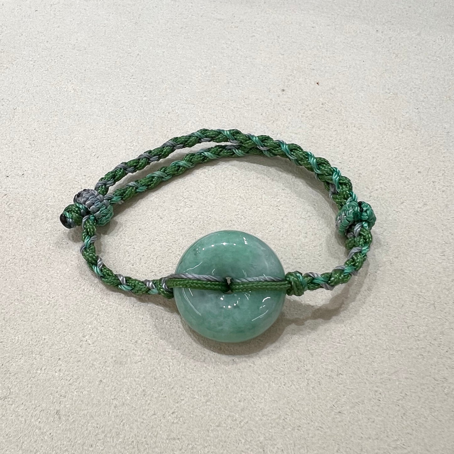 C25991209 天然緬甸翡翠 · 翠綠平安扣