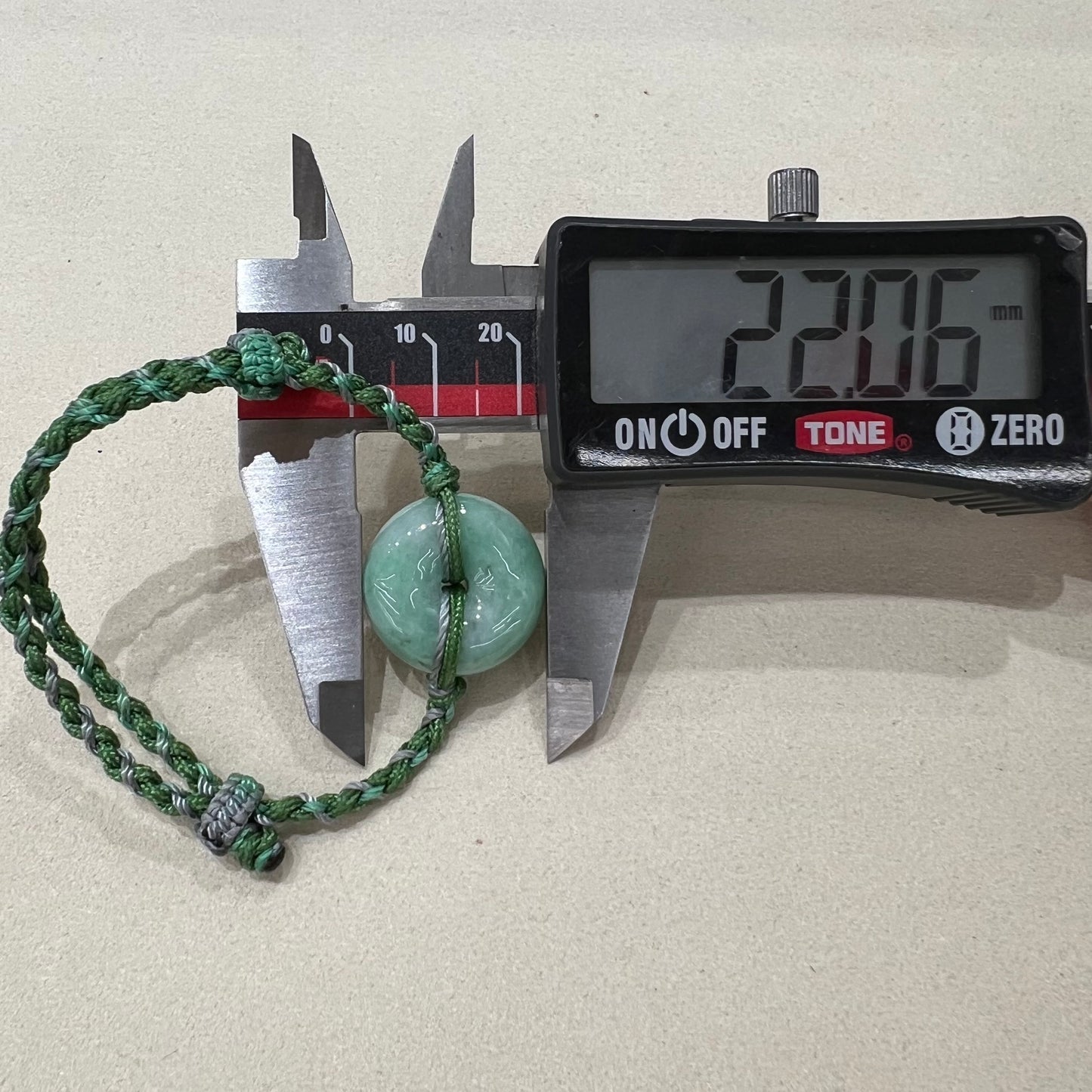 C25991209 天然緬甸翡翠 · 翠綠平安扣