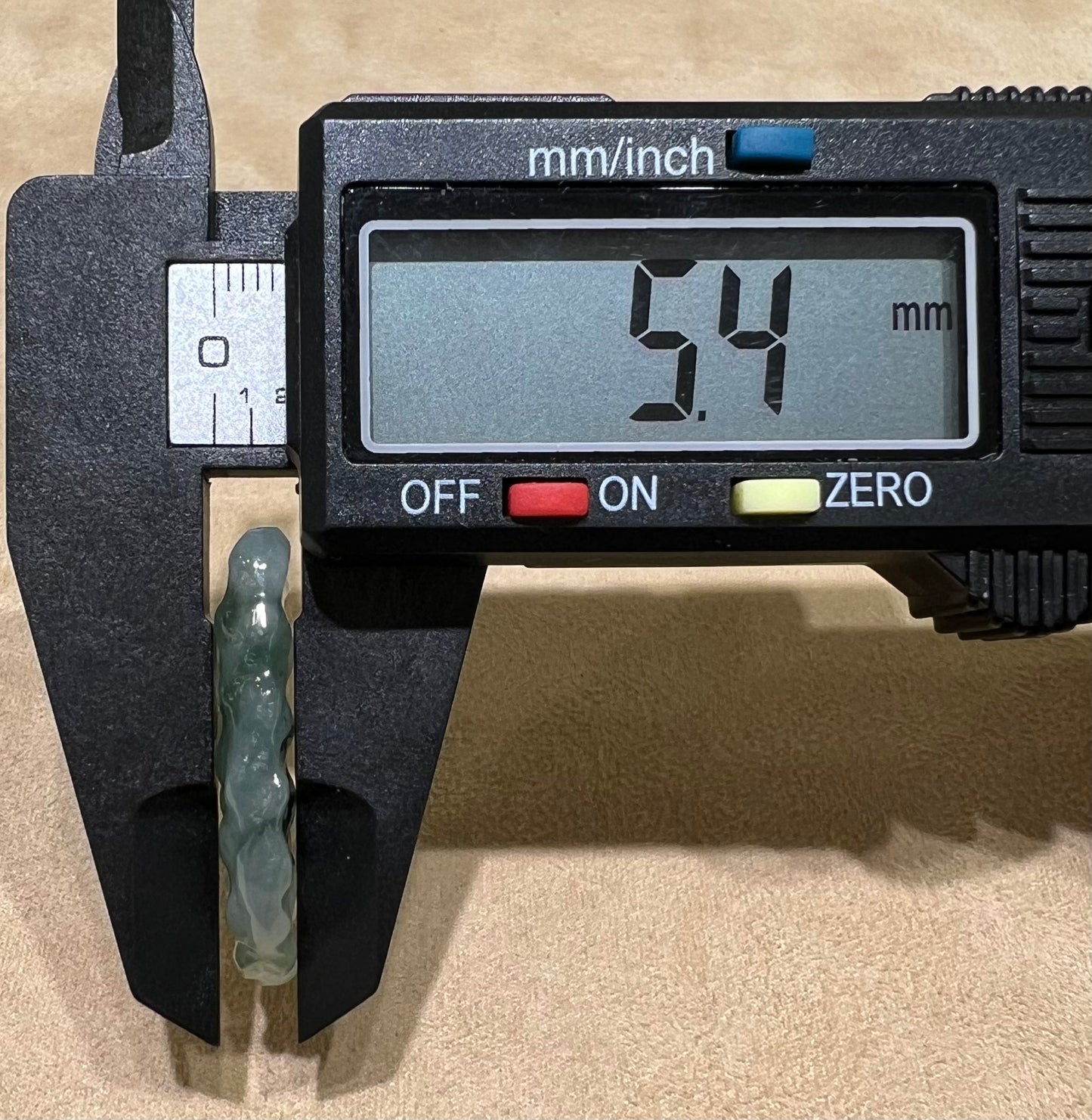 天然緬甸玉石不定形「平安無事」