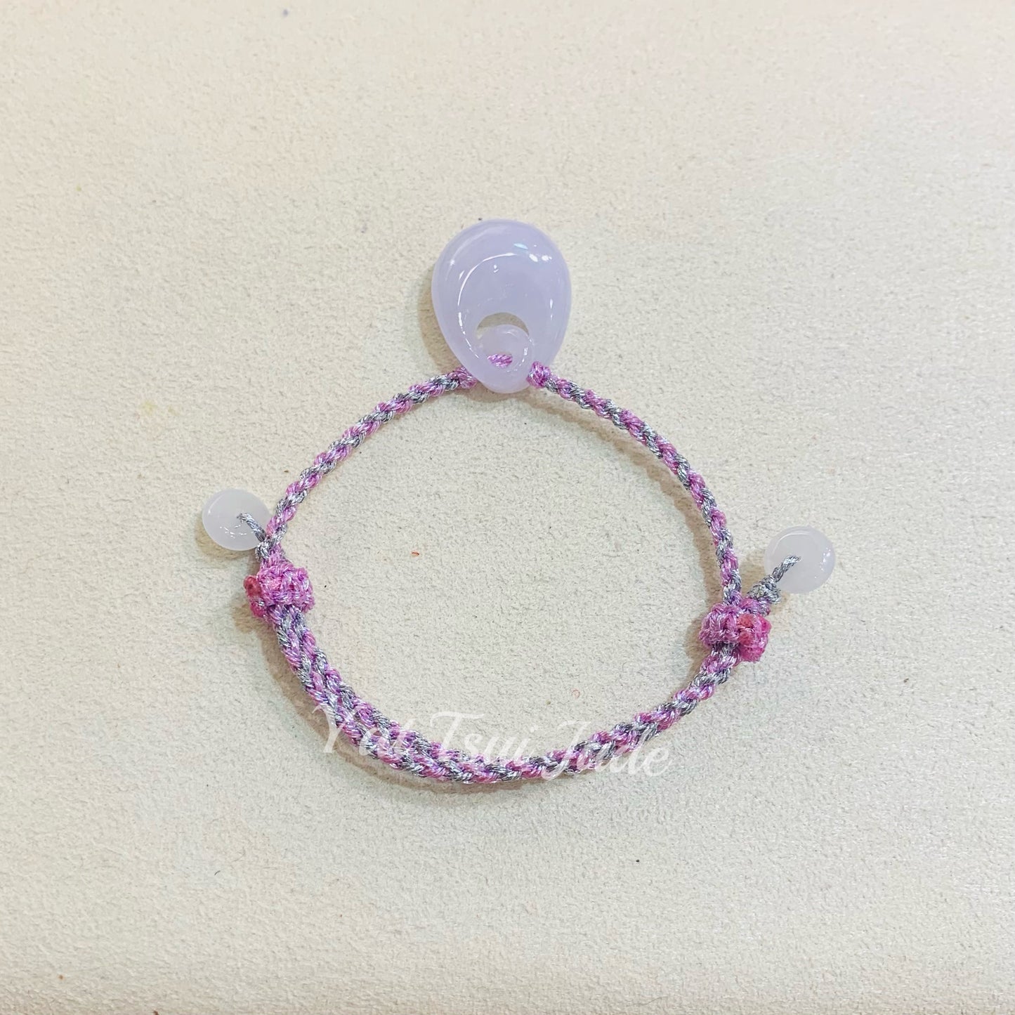 ✨天然緬甸翡翠「冰紫春圓圓玉螺」 配溢翠平安扣手繩系列✨獨一無二翡翠的獨特美✨