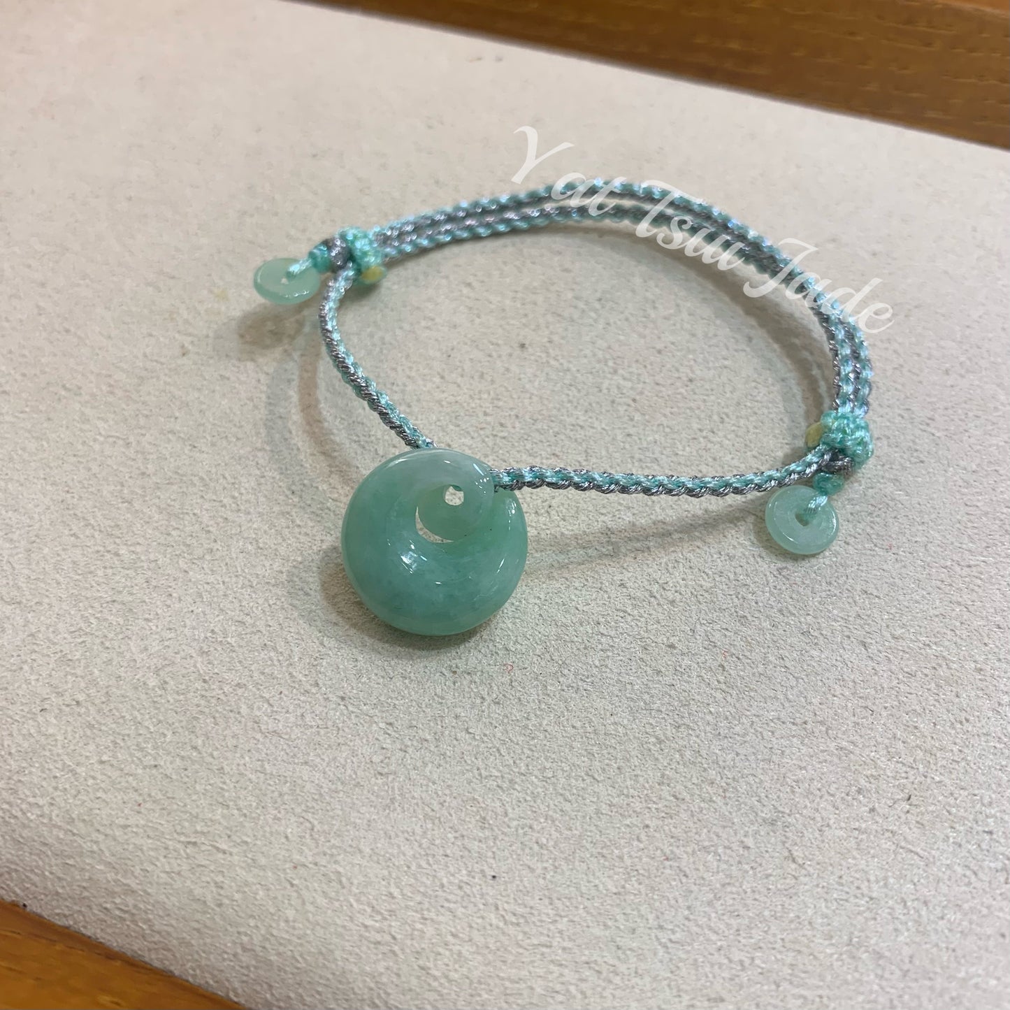 ✨天然緬甸「甜荳荳翡翠圓圓玉螺」配溢翠平安扣手繩系列✨
