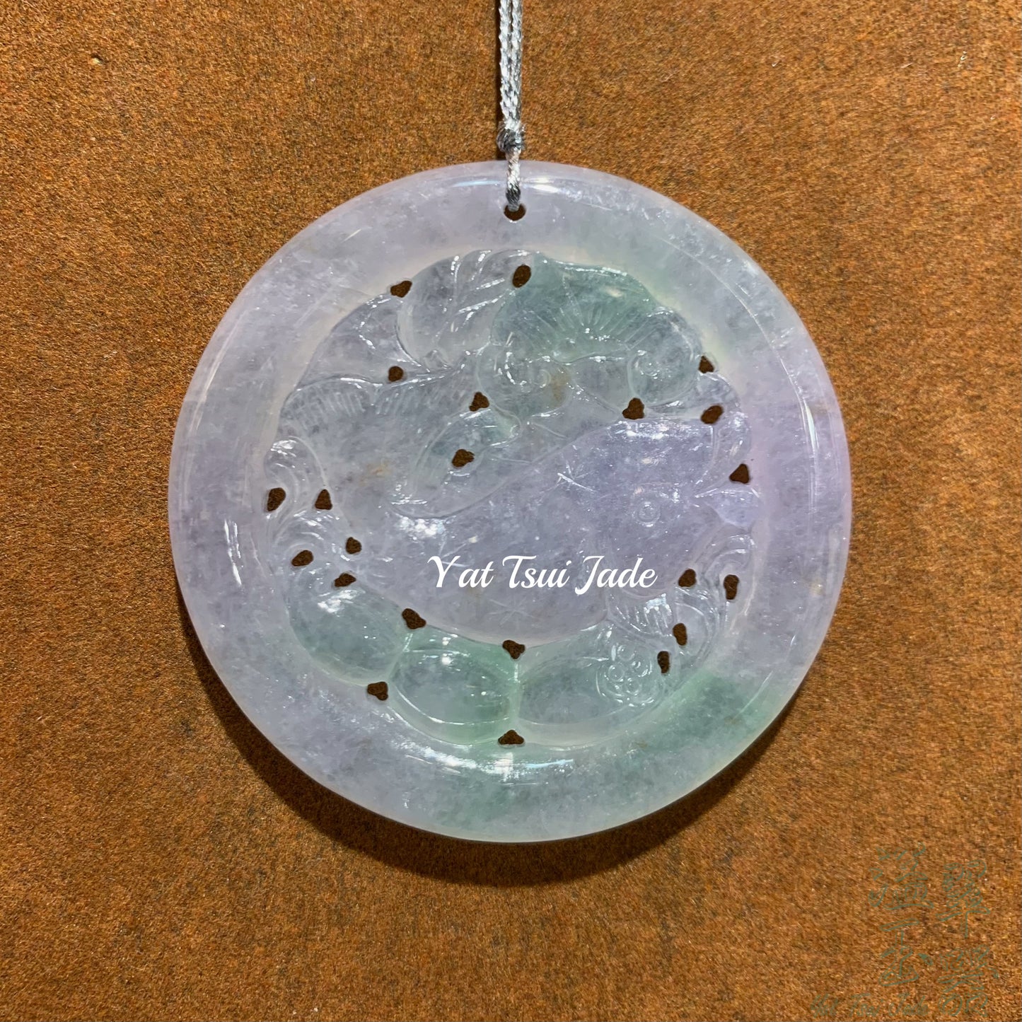 💓 天然緬甸翡翠「後江」瑪瑙種春彩蓮藕如意魚砈心件✨H2347209