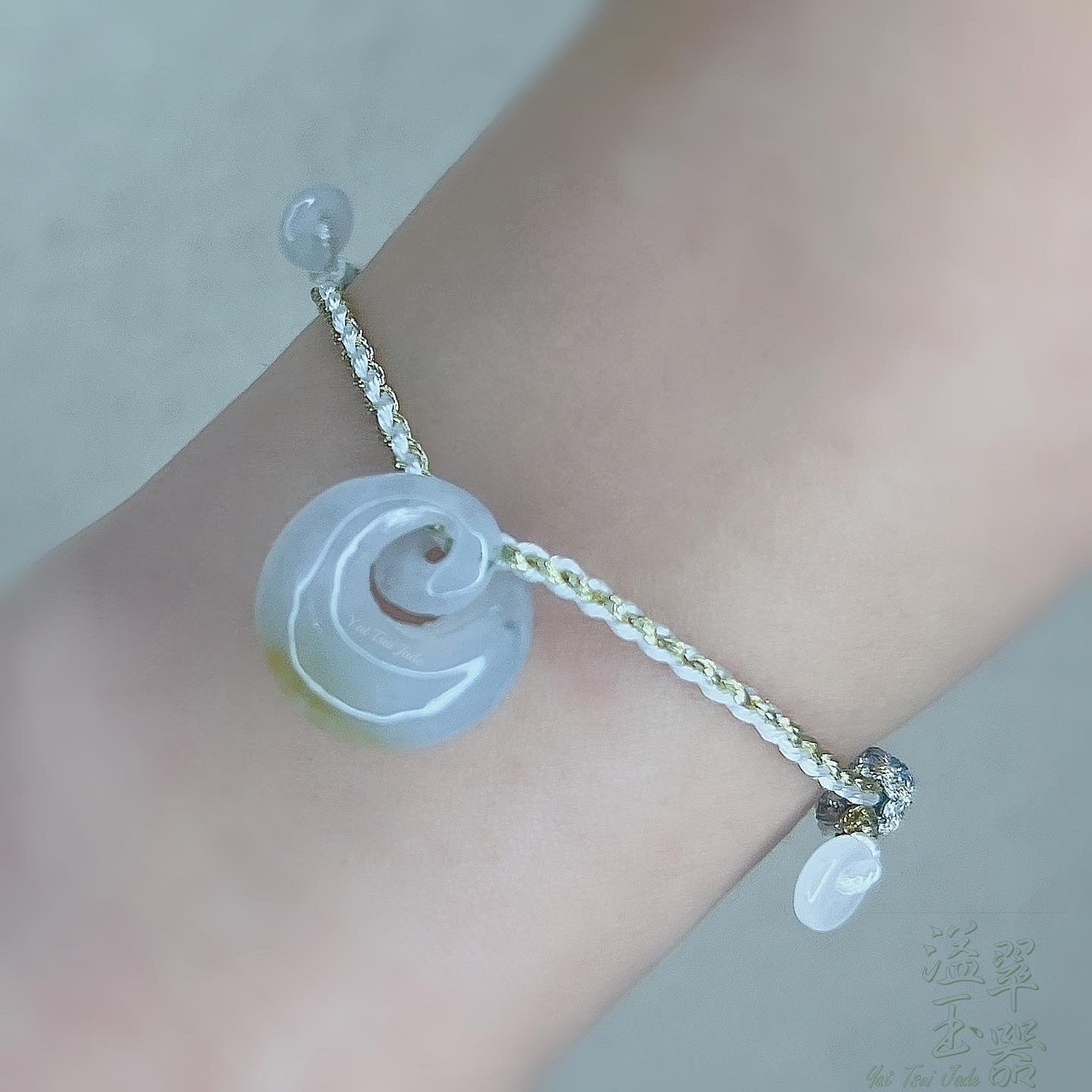 ✨天然緬甸翡翠「冰飄金花玉螺」配溢翠平安扣手繩系列✨獨一無二的翡翠獨特美✨貨品編號:G248191906