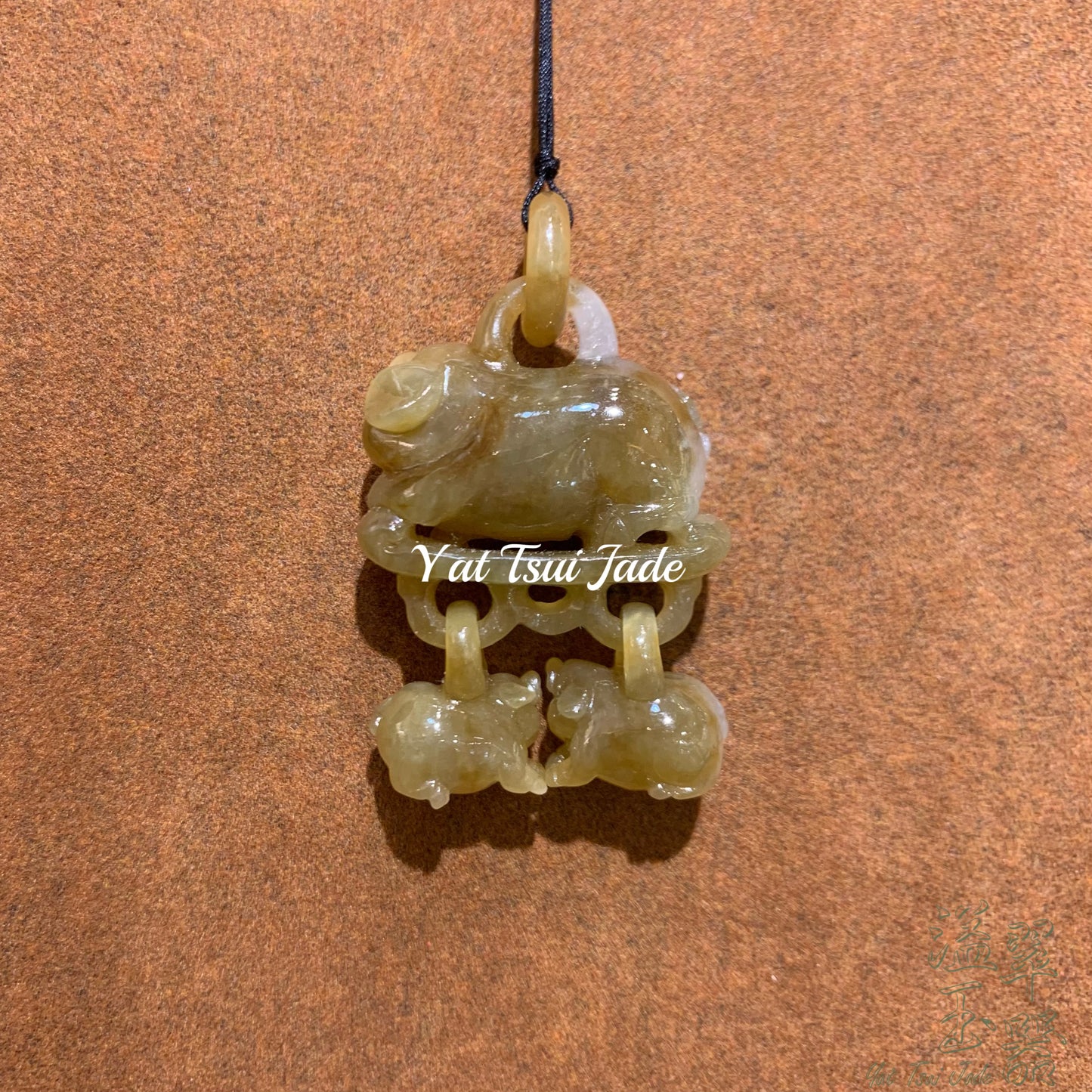 ✨天然緬甸翡翠冰種分色開心豬家族玉環件🙏🏻AL23217622