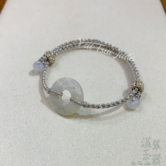 🧚🏻「天然緬甸冰種飄雪花」甜甜圈平安扣配溢翠手繩系列💫  🧚🏻「冰種飄雪花」溫潤細膩像水般靈動，唯獨這份飄雪花